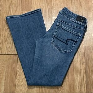 American Eagle Women's 6 (29x28) Kick Boot Jeans Medium Blue Denim Stretch